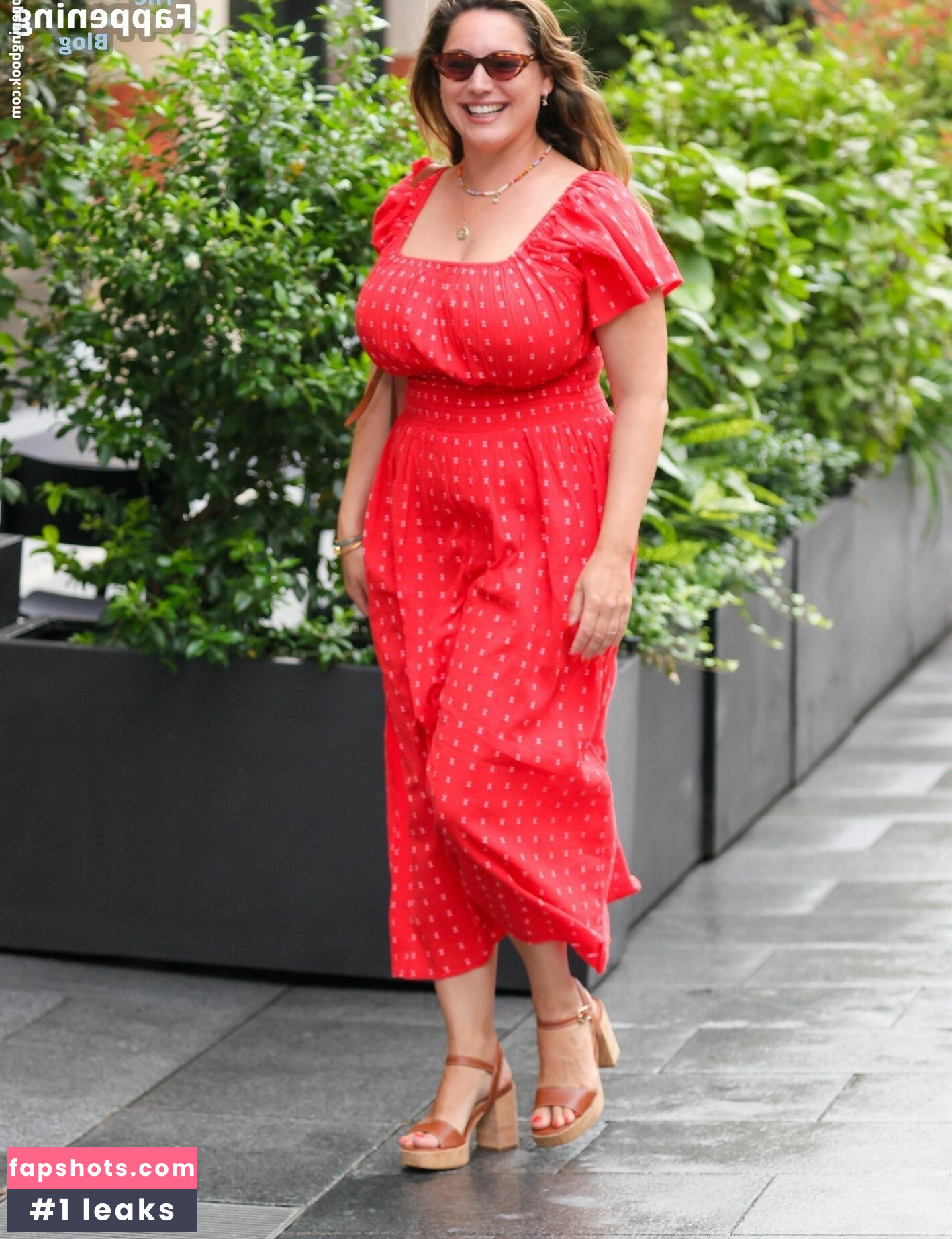 Kelly Brook gallery photo #141