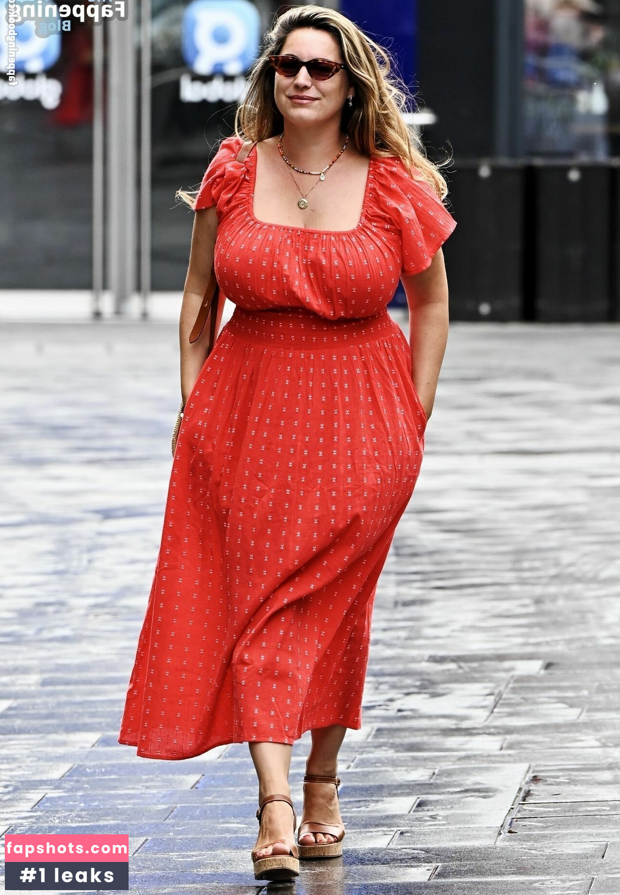 Kelly Brook gallery photo #143