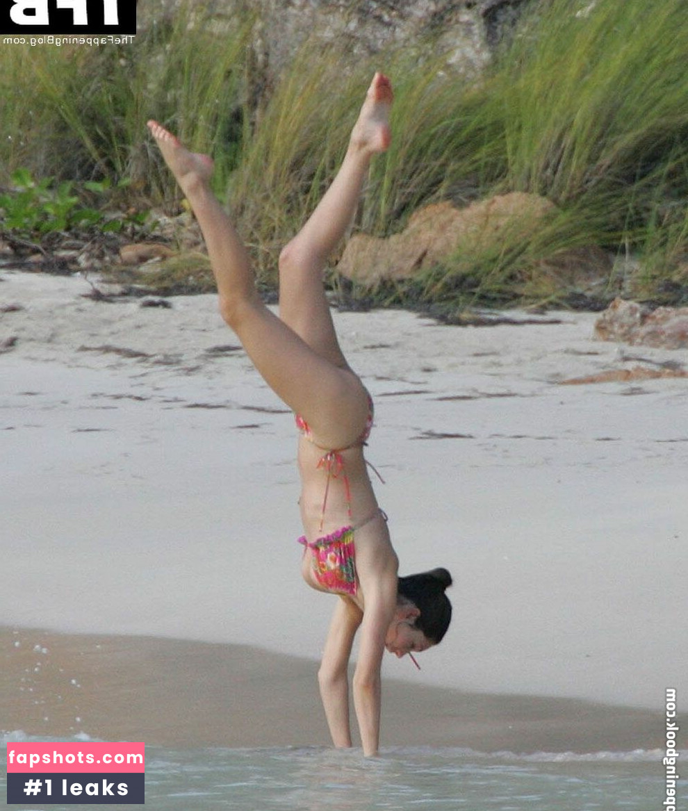 Kelly Brook gallery photo #238