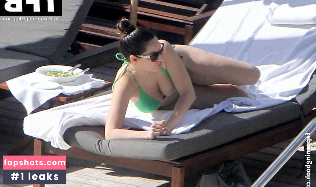 Kelly Brook gallery photo #245