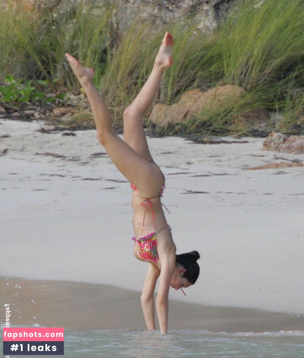 Kelly Brook gallery photo #2549