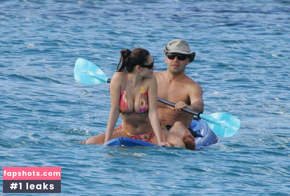 Kelly Brook gallery photo #2551