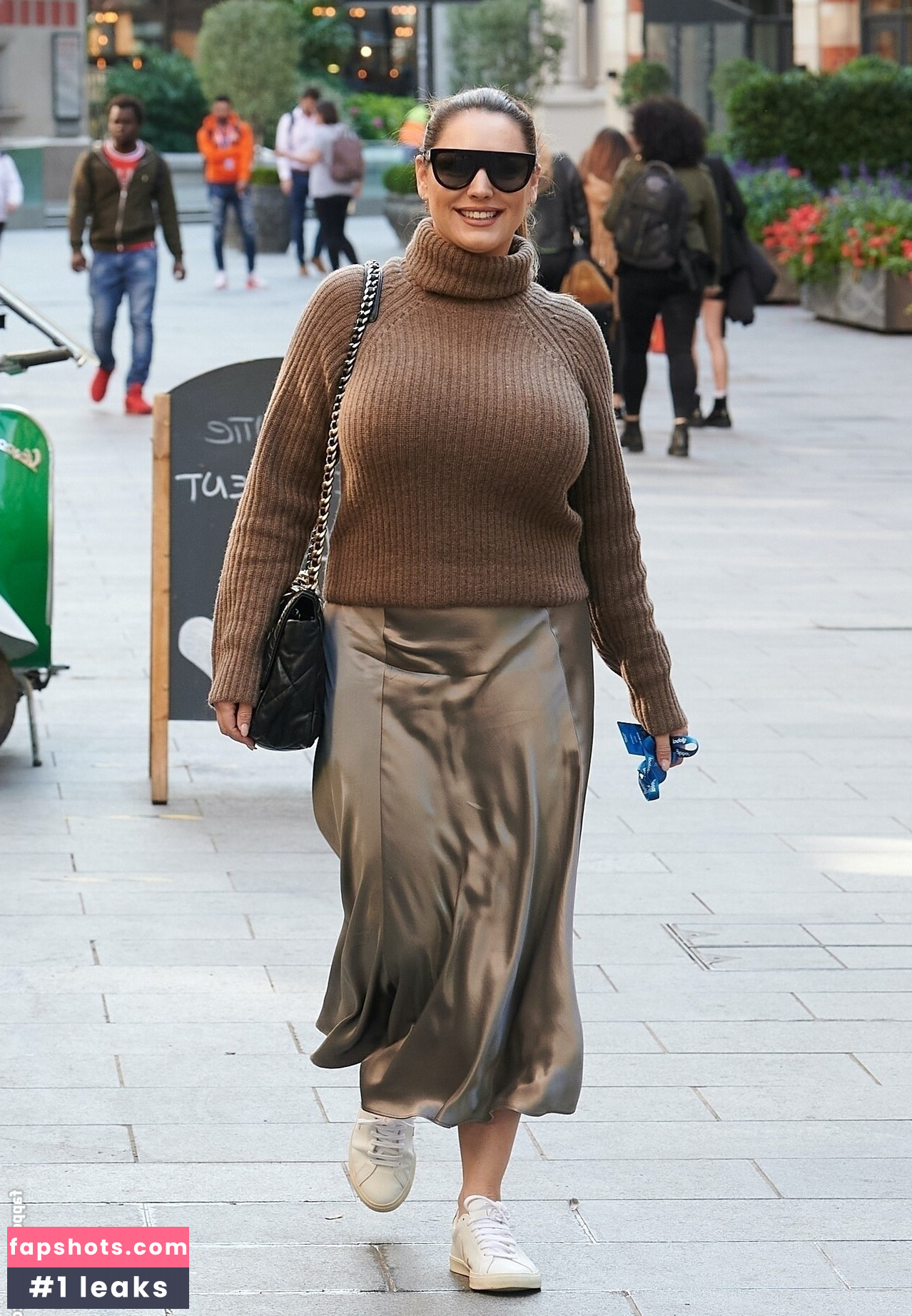 Kelly Brook gallery photo #309