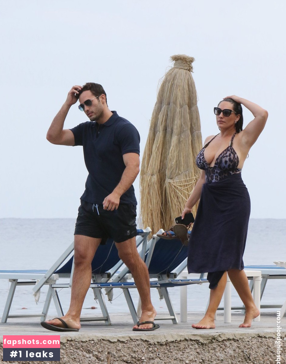 Kelly Brook gallery photo #3232