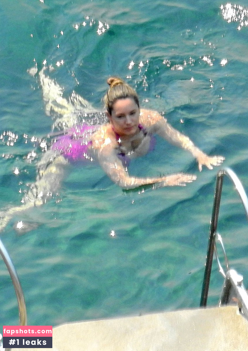 Kelly Brook gallery photo #3333