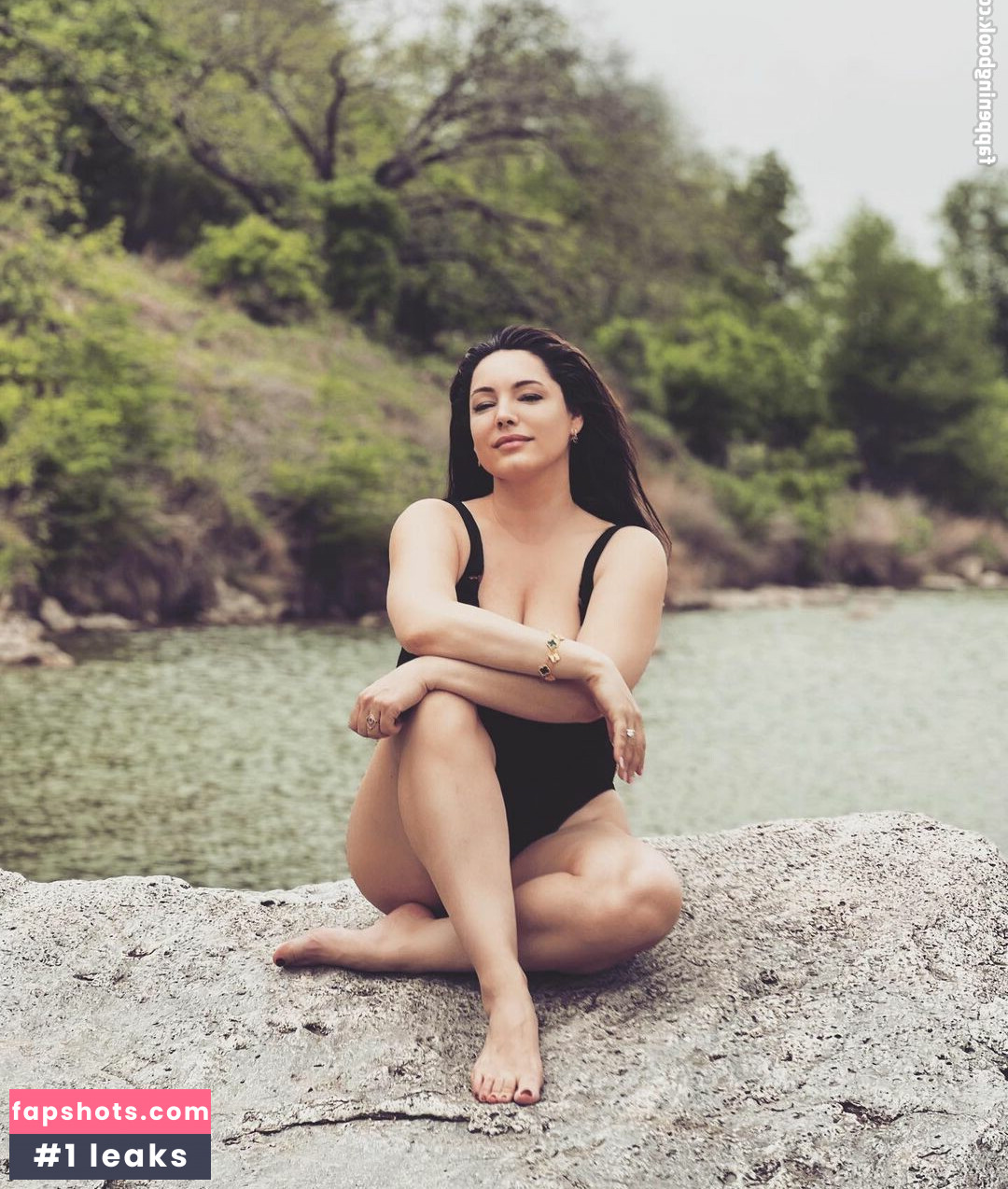 Kelly Brook gallery photo #339