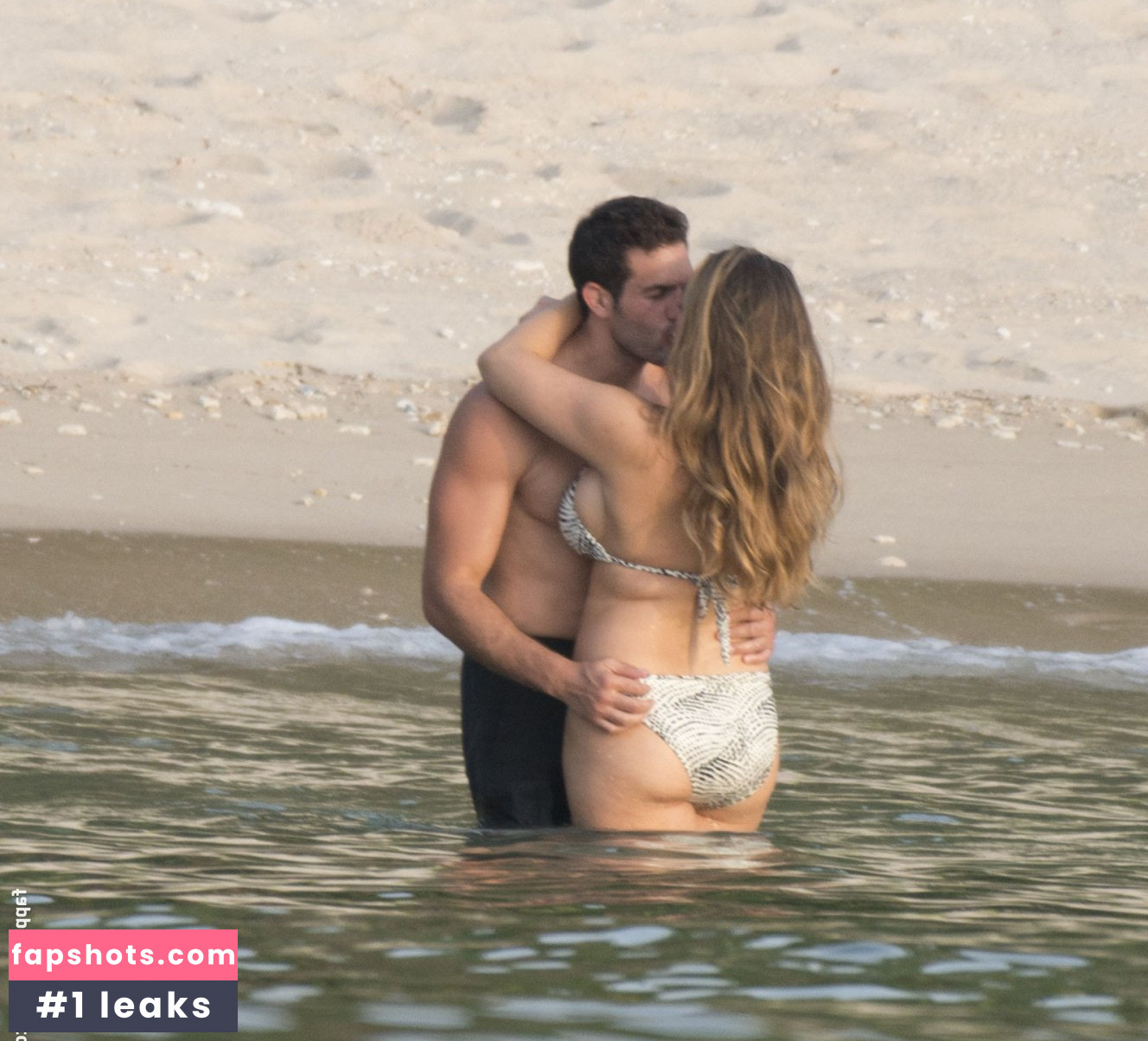 Kelly Brook gallery photo #3498