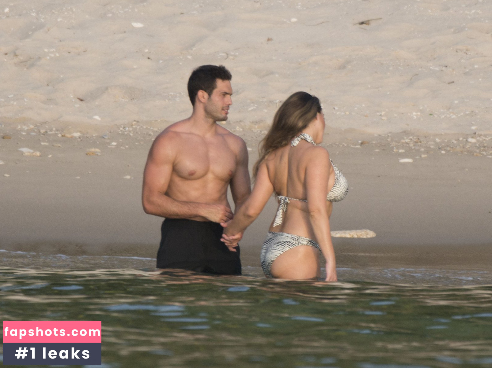 Kelly Brook gallery photo #3539