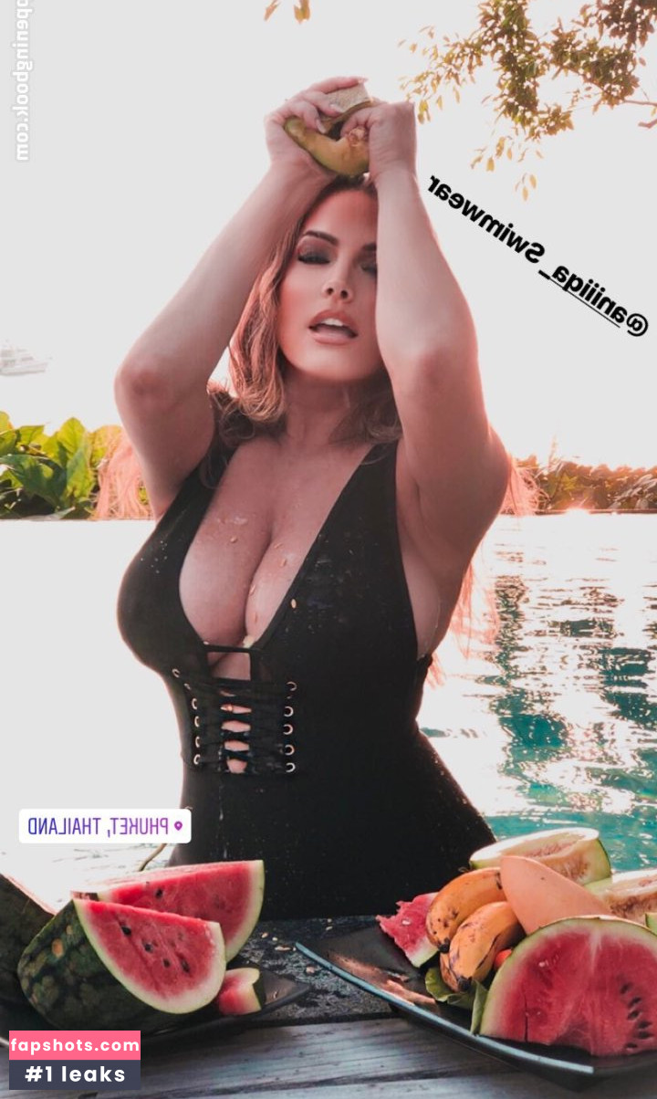 Kelly Brook gallery photo #3554