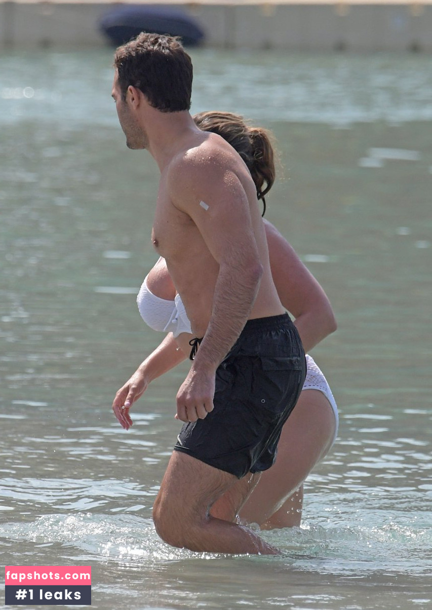 Kelly Brook gallery photo #3601