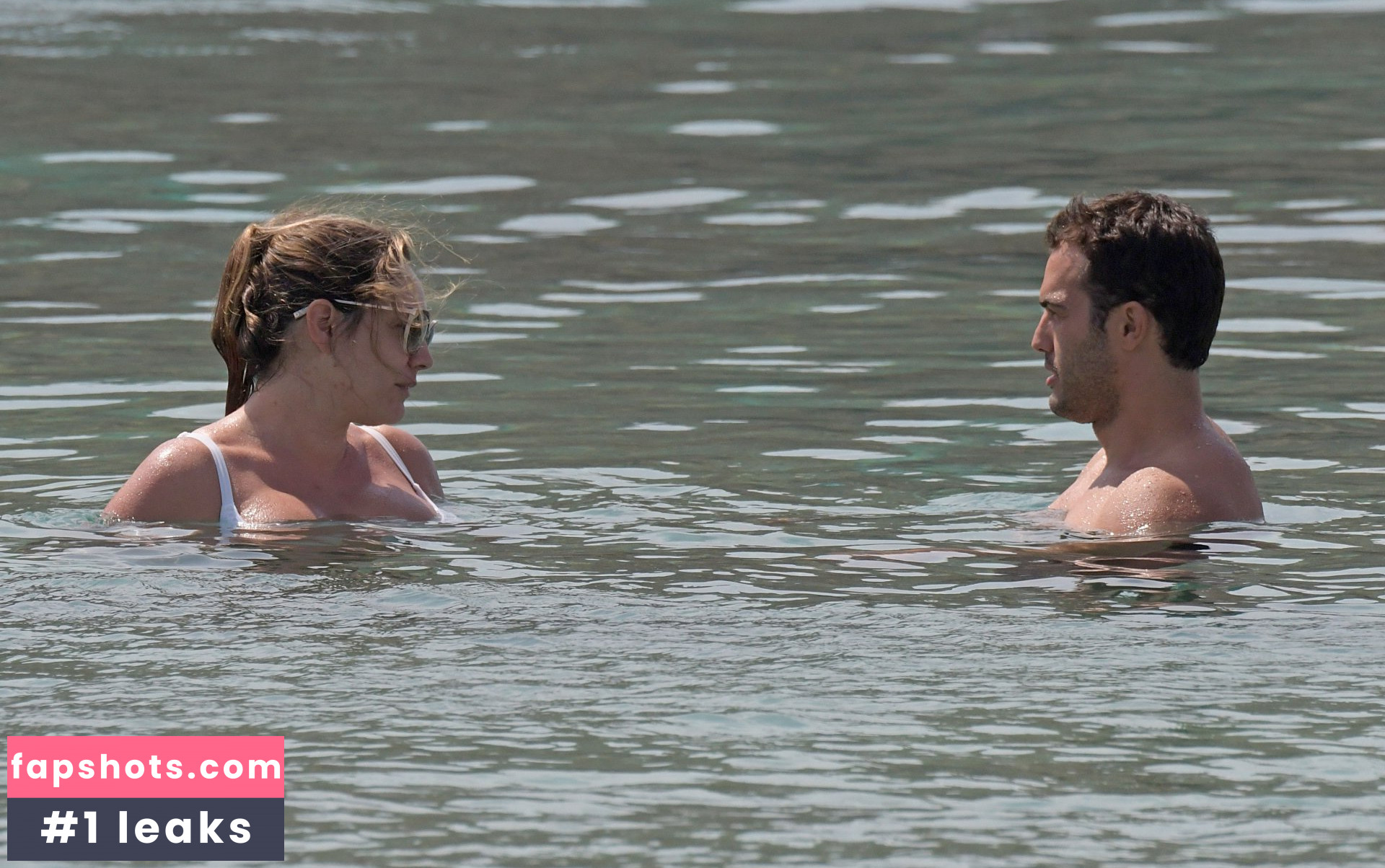 Kelly Brook gallery photo #3602