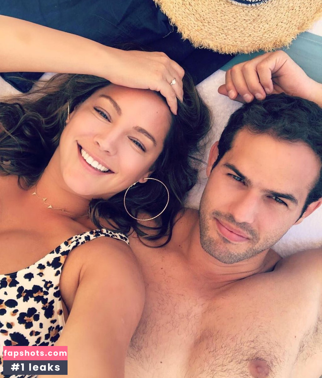 Kelly Brook gallery photo #3779