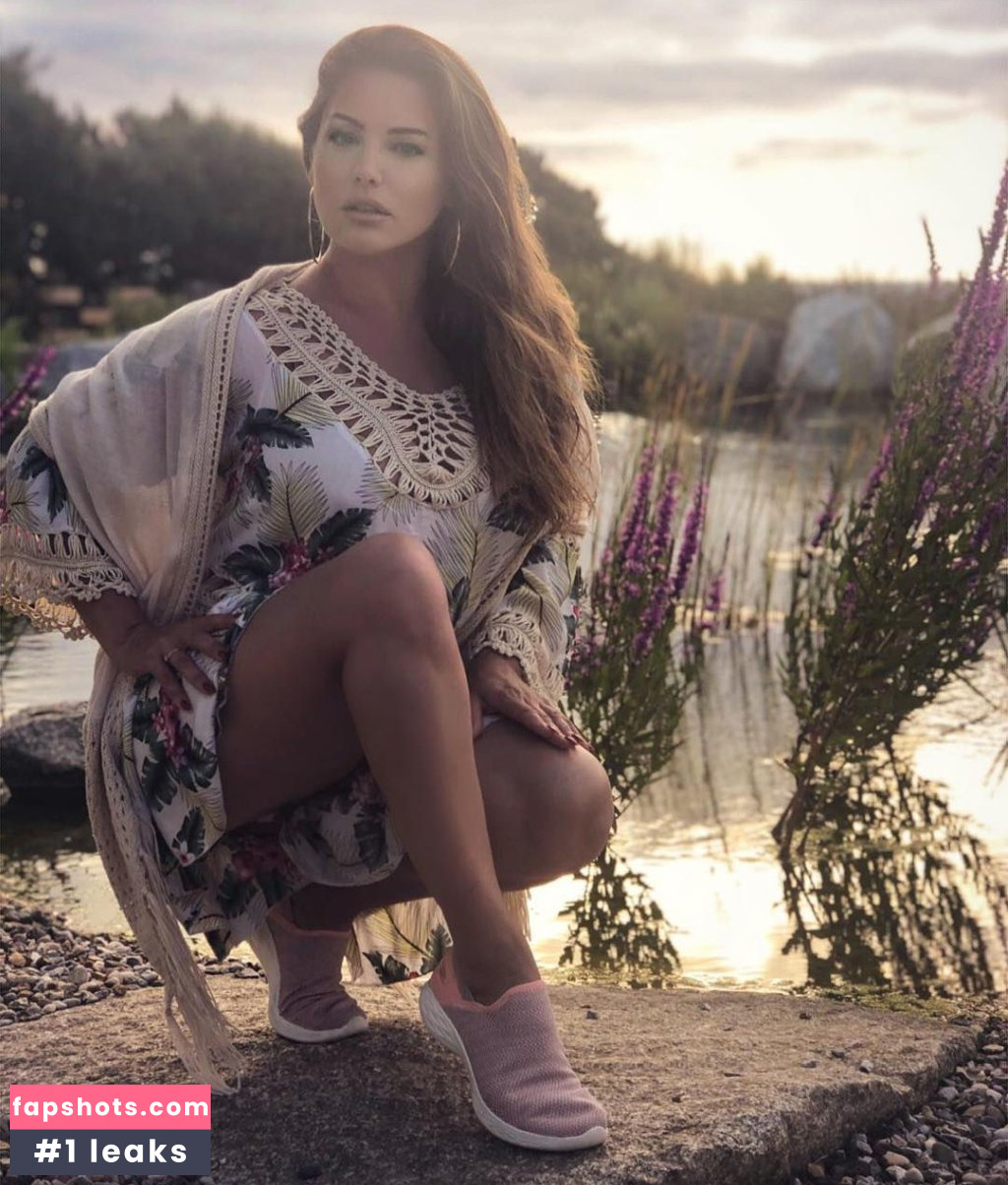 Kelly Brook gallery photo #3781