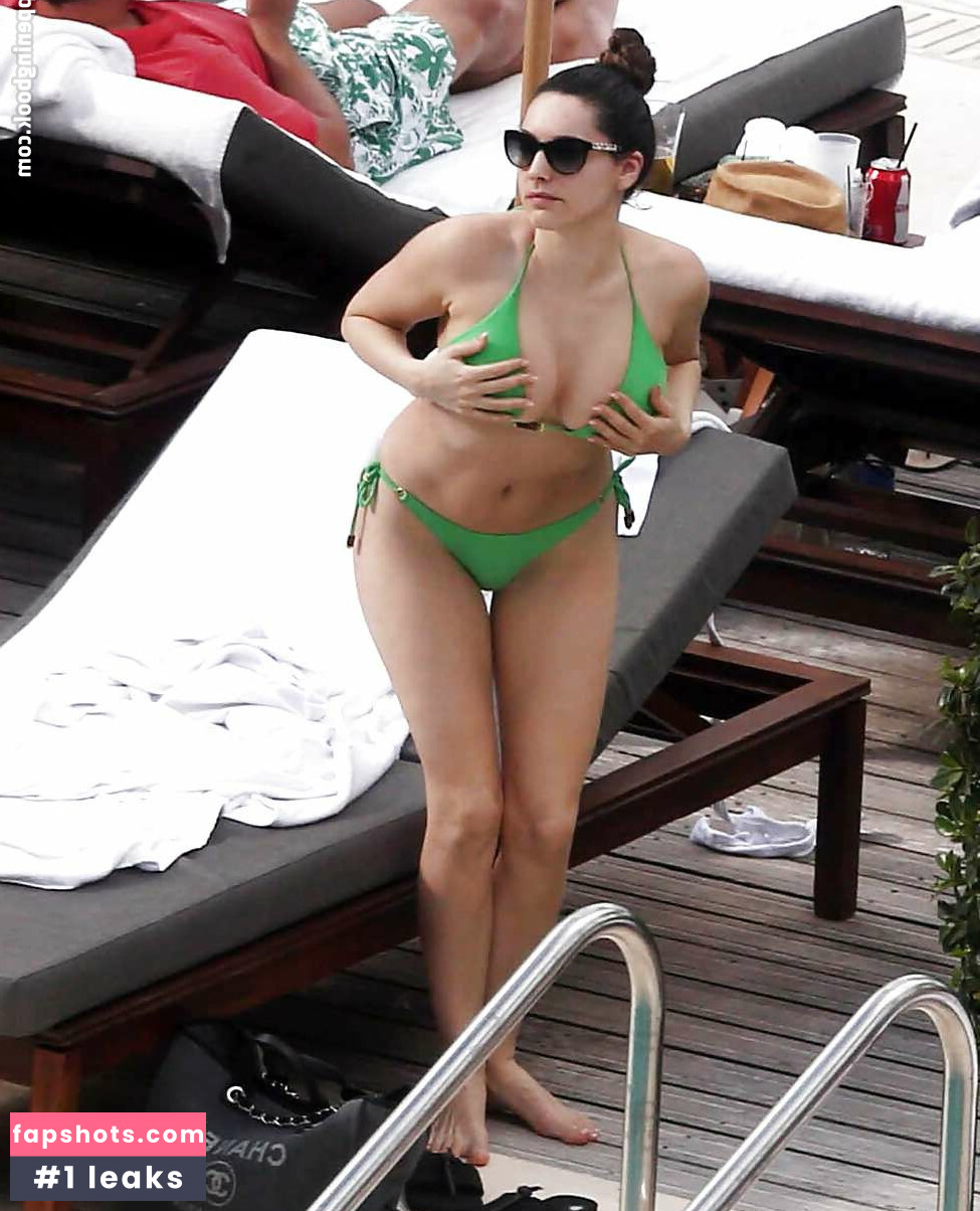 Kelly Brook gallery photo #385