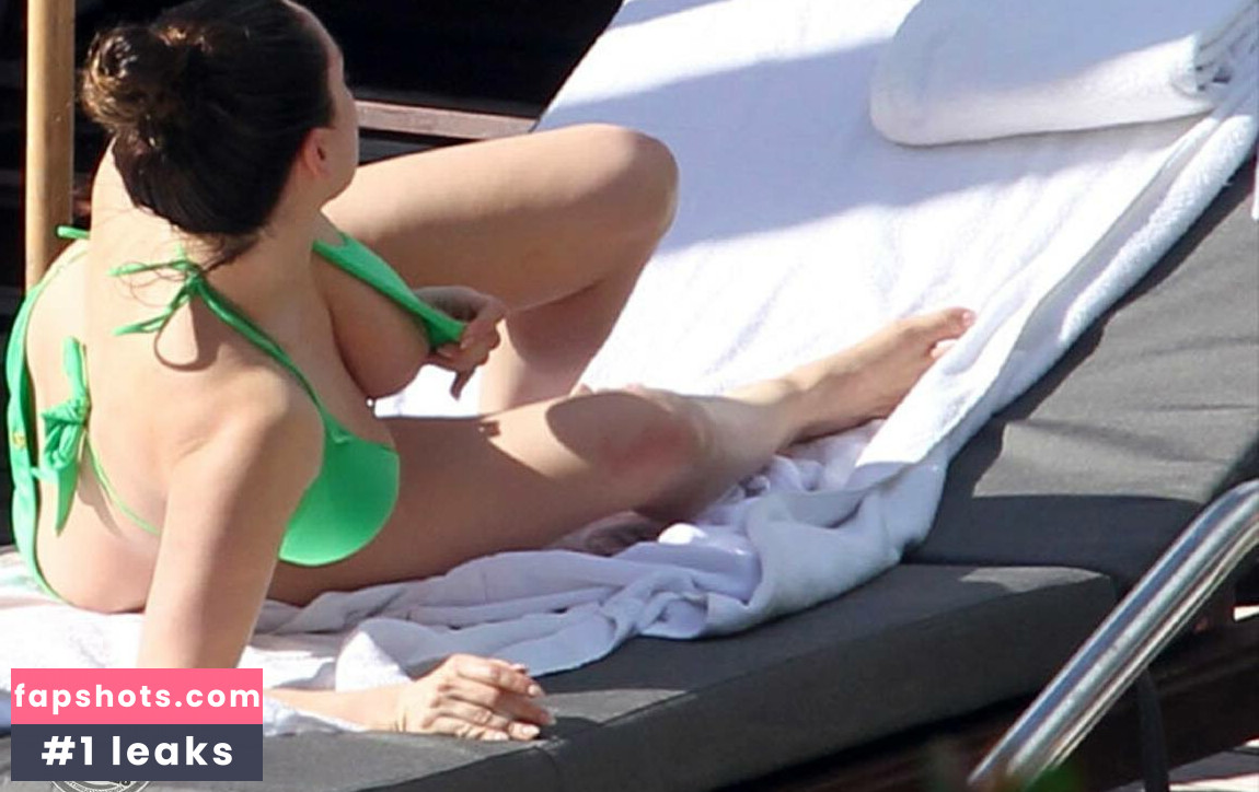 Kelly Brook gallery photo #402