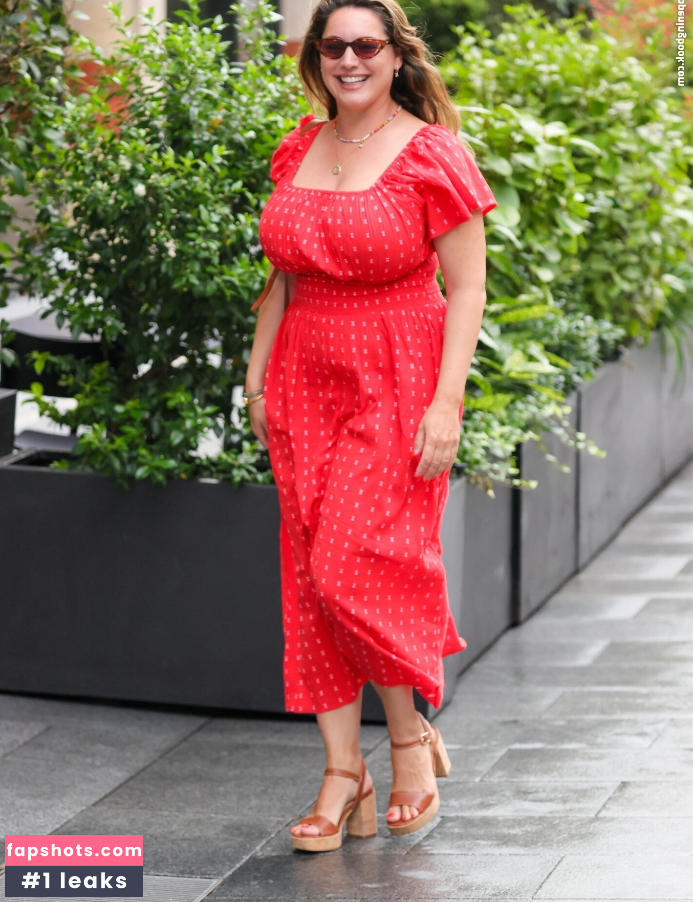 Kelly Brook gallery photo #53