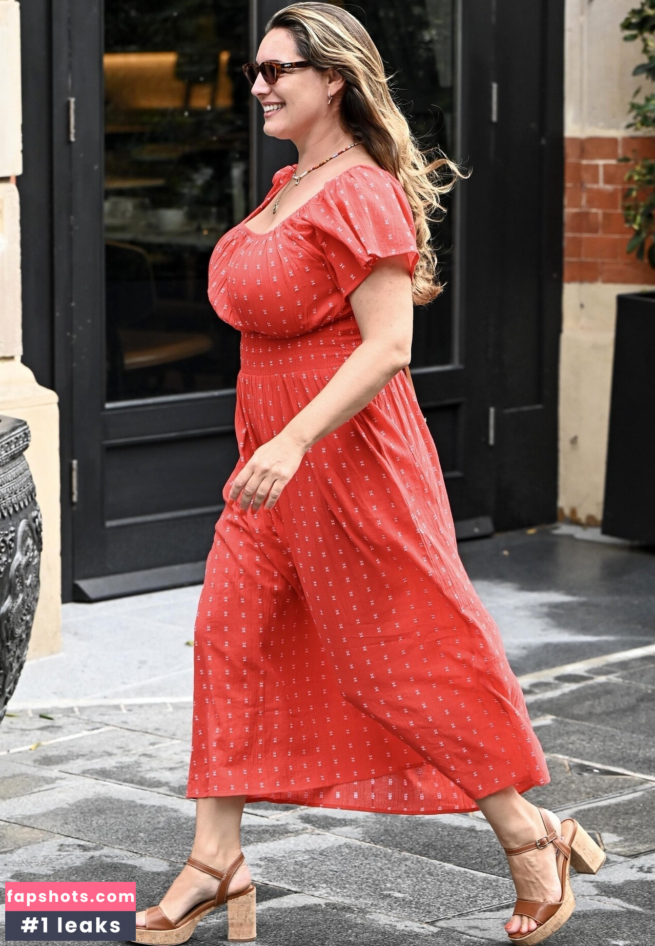 Kelly Brook gallery photo #57