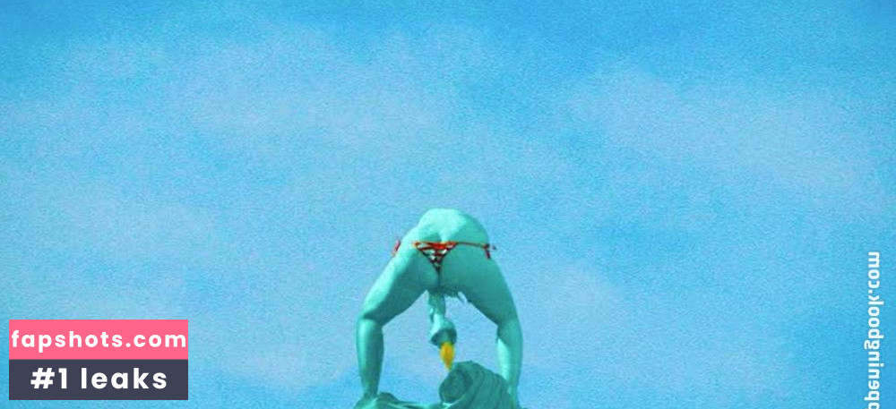 Kelly Devine nude babe gallery