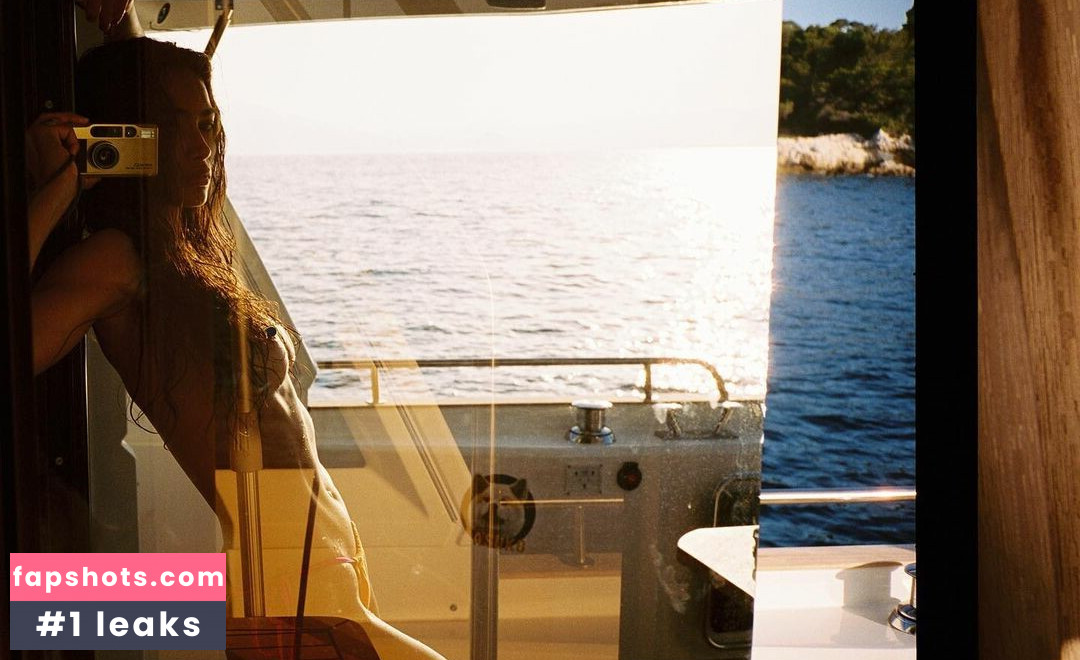 Kelly Gale gallery photo #134