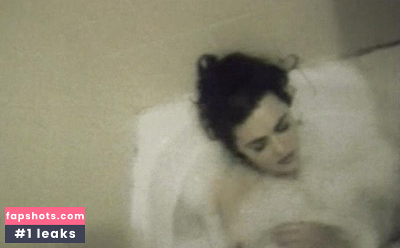 Kelly Galindo nude babe gallery