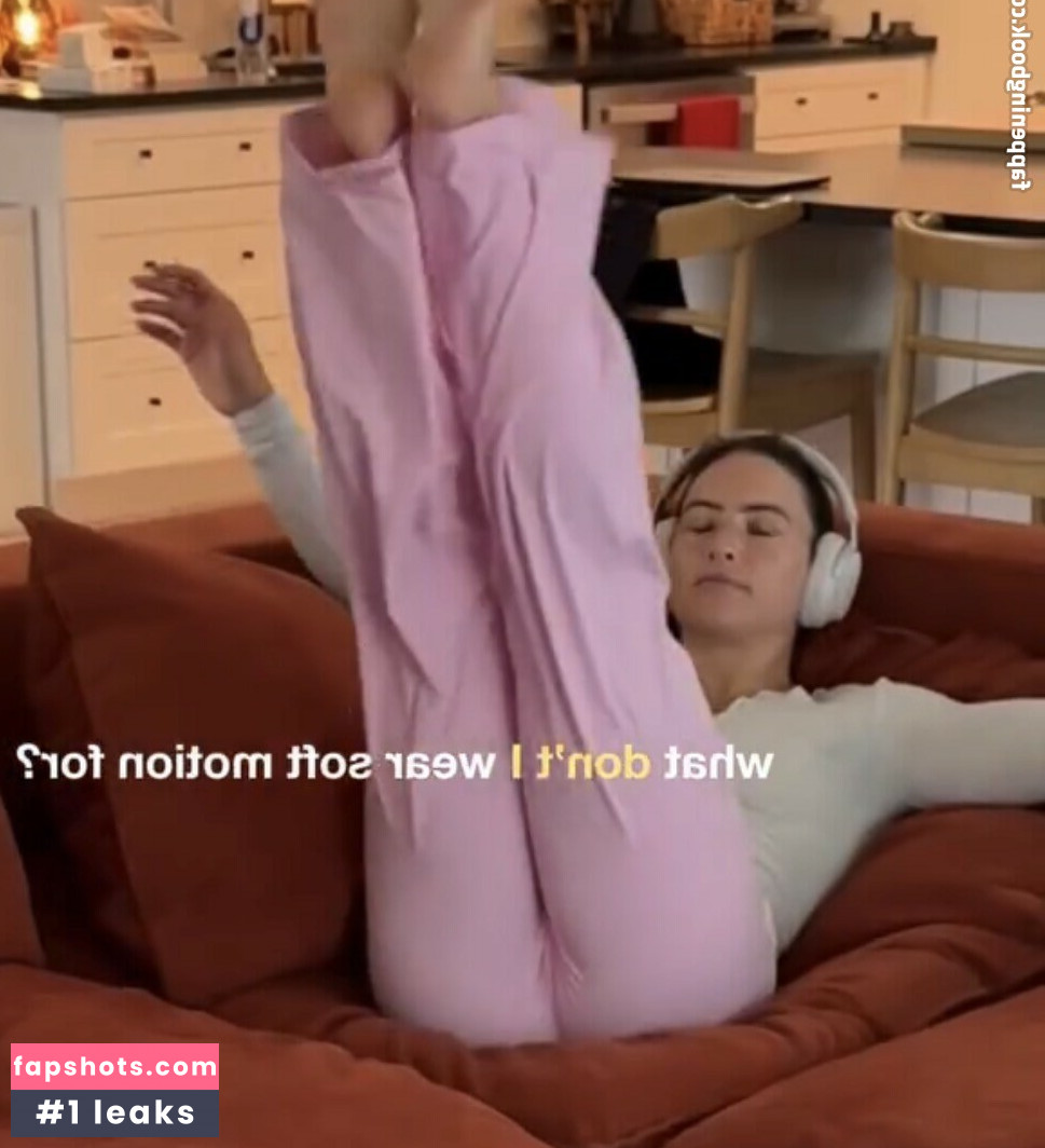 Kelly Matthews gallery photo #16