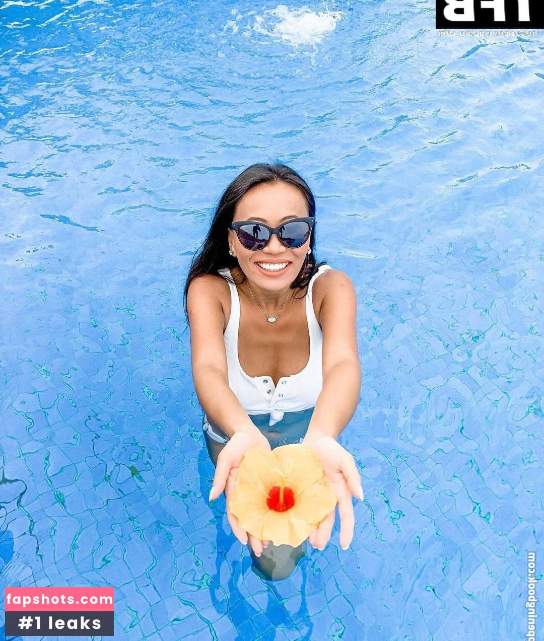 Kelly Mi Li gallery photo #12