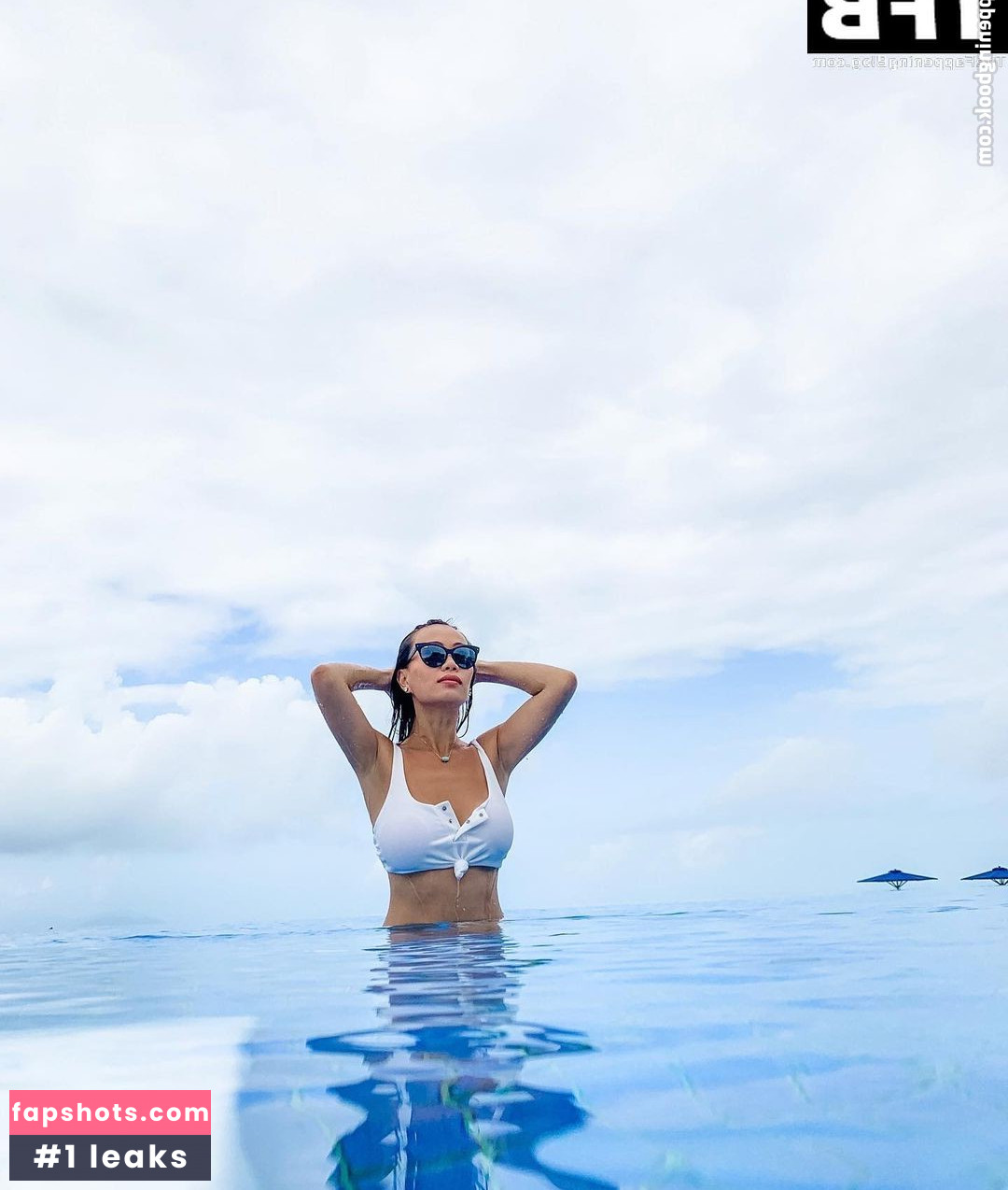 Kelly Mi Li gallery photo #14