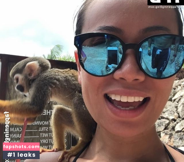 Kelly Mi Li gallery photo #20