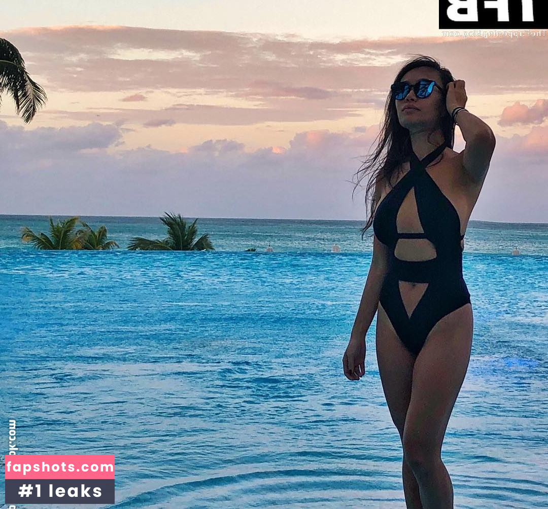 Kelly Mi Li gallery photo #22