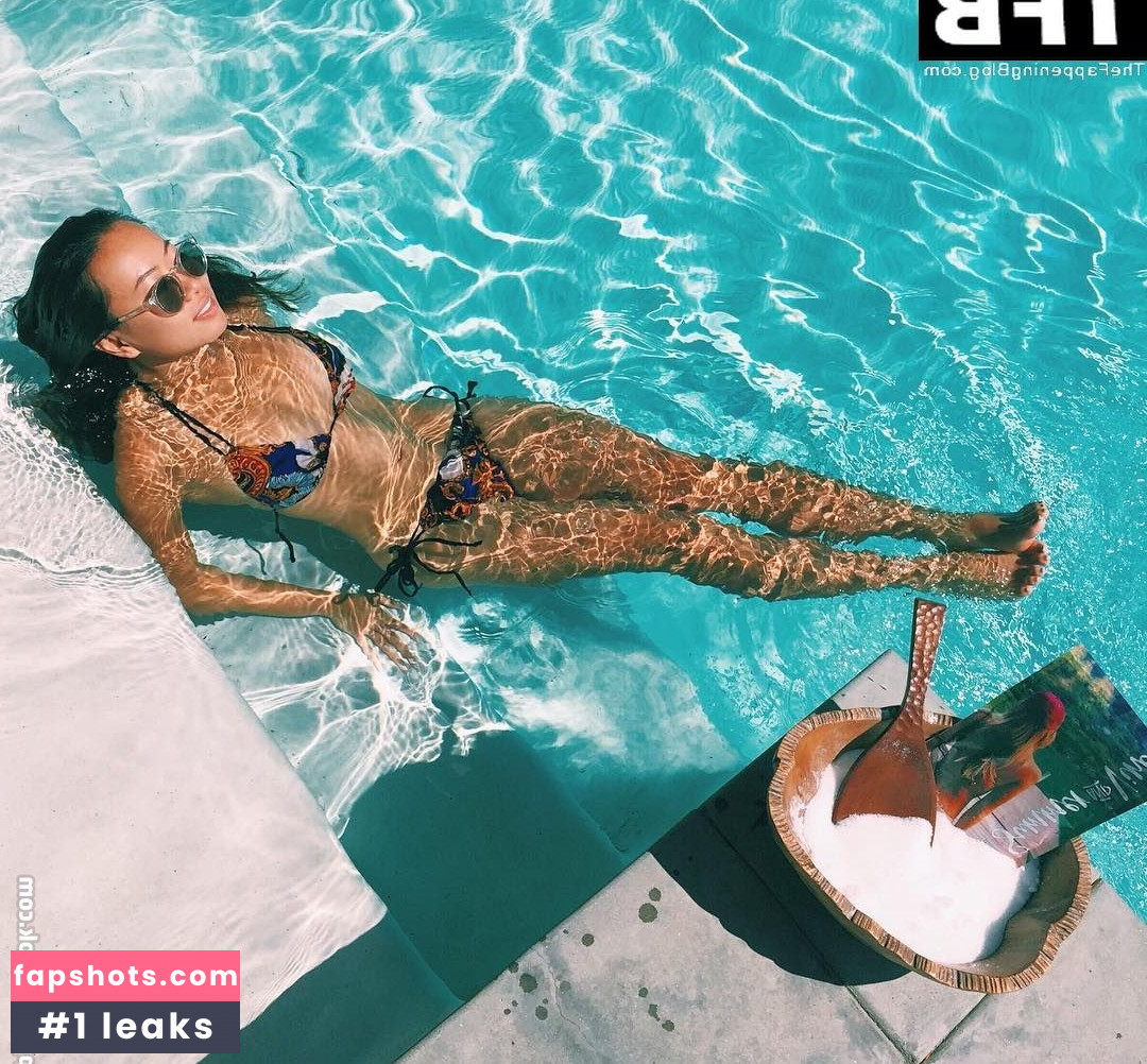 Kelly Mi Li gallery photo #27