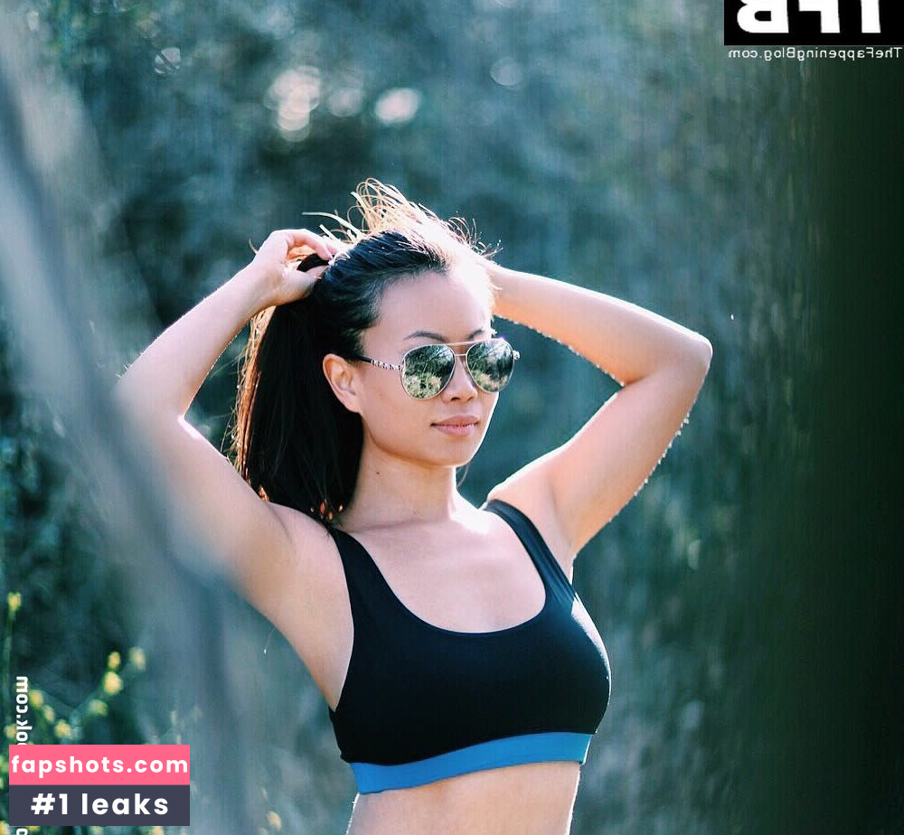 Kelly Mi Li gallery photo #28