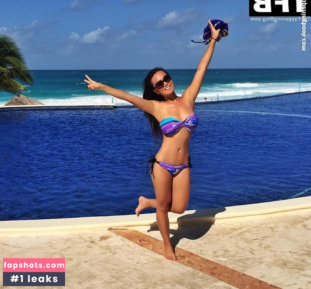 Kelly Mi Li gallery photo #31