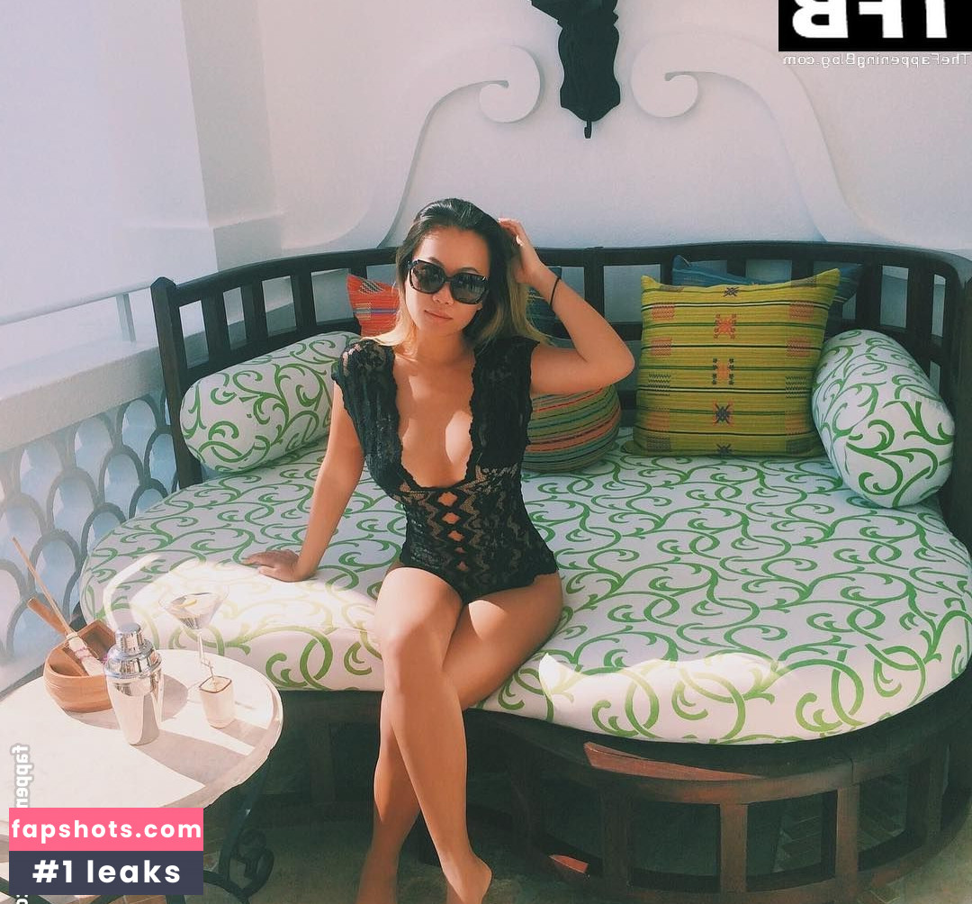 Kelly Mi Li gallery photo #32