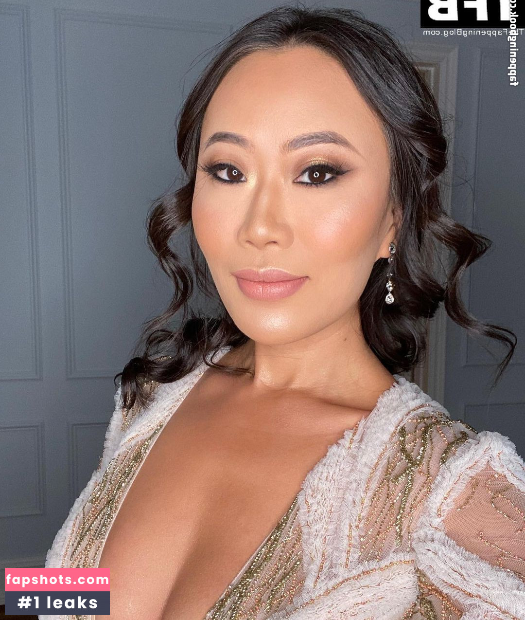 Kelly Mi Li gallery photo #8