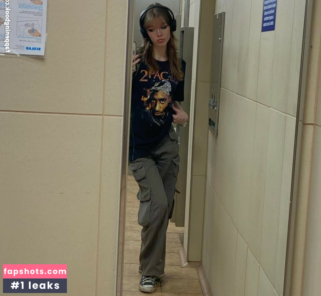 Kelly Michalita nude babe gallery