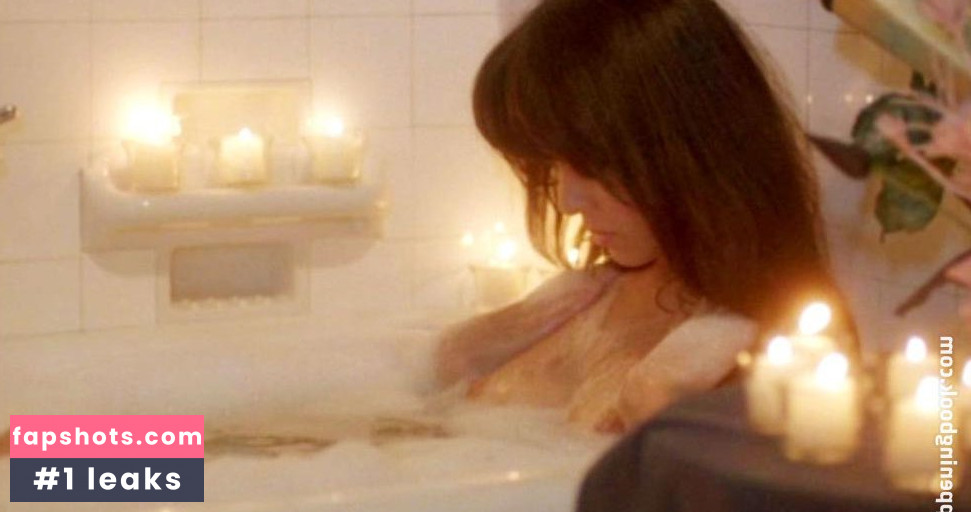 Kelly Randall nude babe gallery