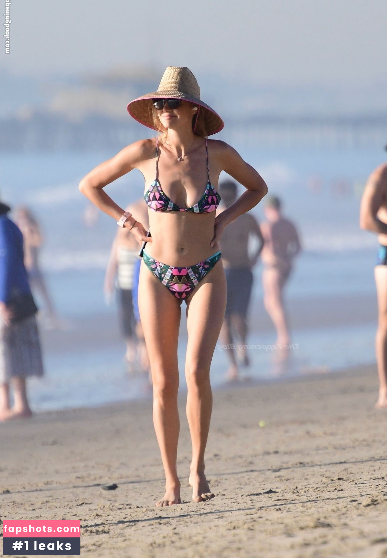 Kelly Rohrbach gallery photo #143