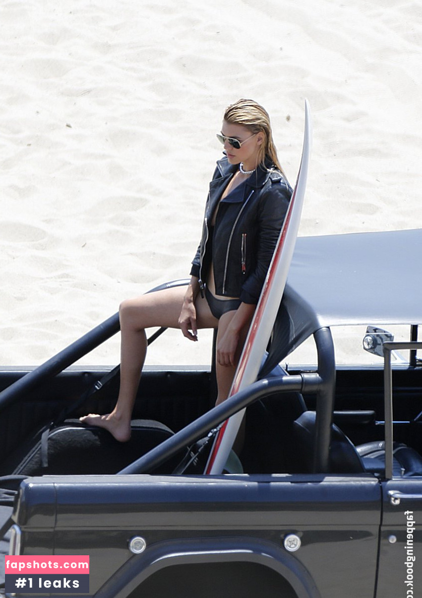 Kelly Rohrbach gallery photo #499