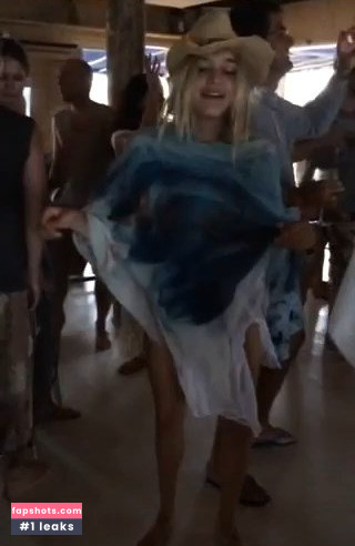 Kelly Rohrbach gallery photo #651