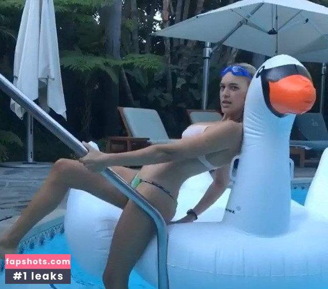 Kelly Rohrbach gallery photo #744