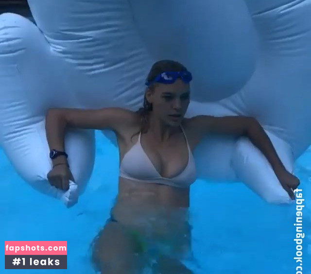 Kelly Rohrbach gallery photo #751