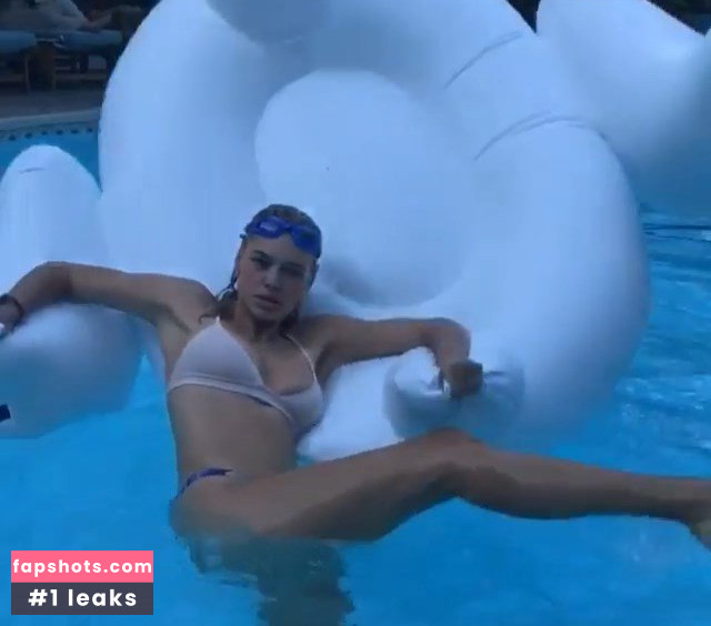 Kelly Rohrbach gallery photo #752