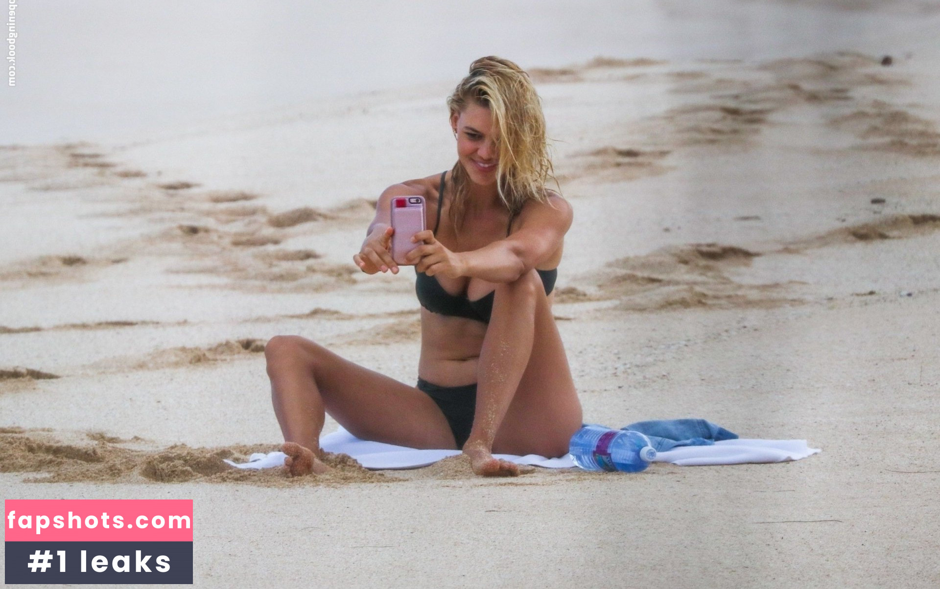 Kelly Rohrbach gallery photo #765