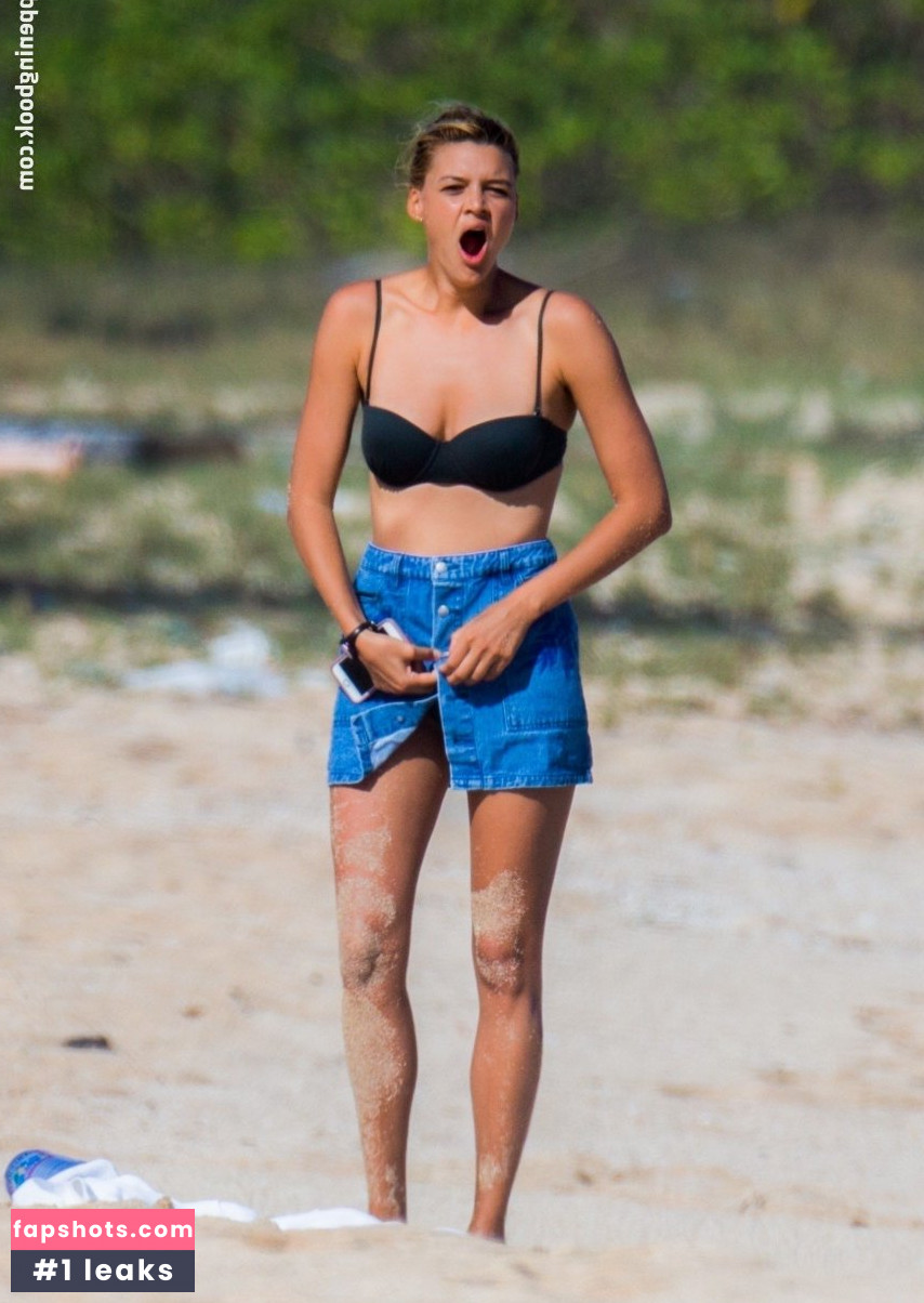 Kelly Rohrbach gallery photo #771