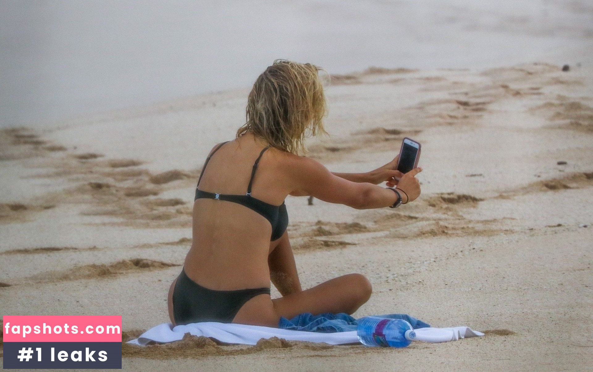 Kelly Rohrbach gallery photo #775