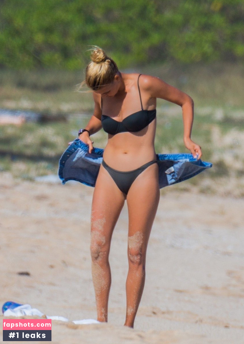 Kelly Rohrbach gallery photo #786