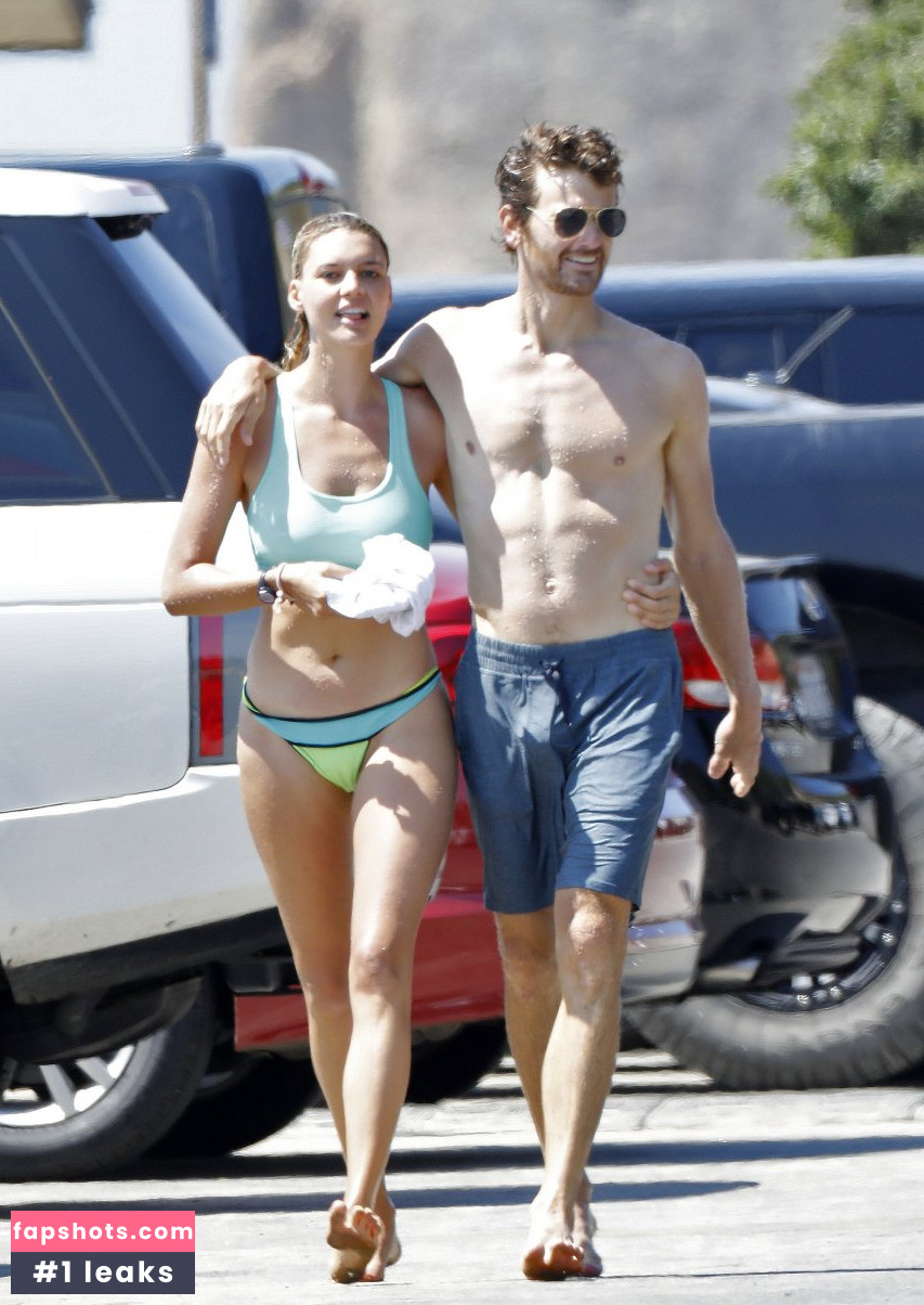 Kelly Rohrbach gallery photo #801