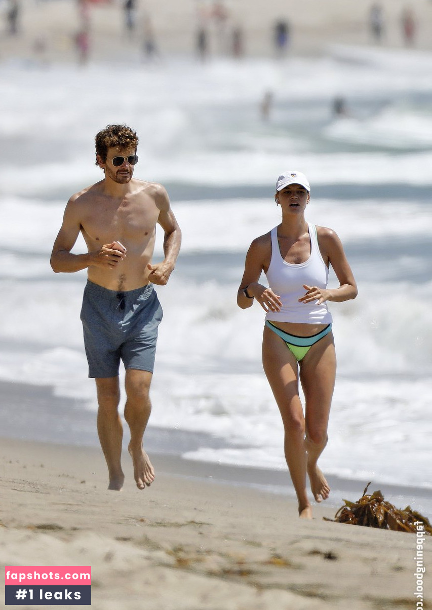 Kelly Rohrbach gallery photo #834