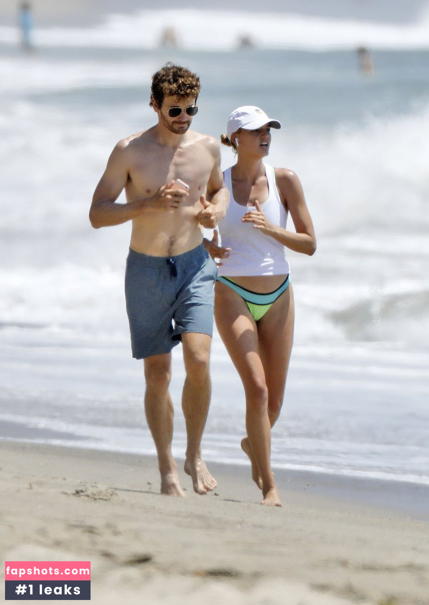 Kelly Rohrbach gallery photo #844