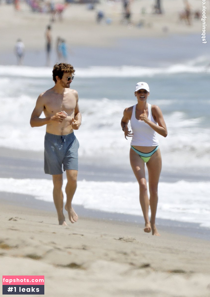 Kelly Rohrbach gallery photo #846